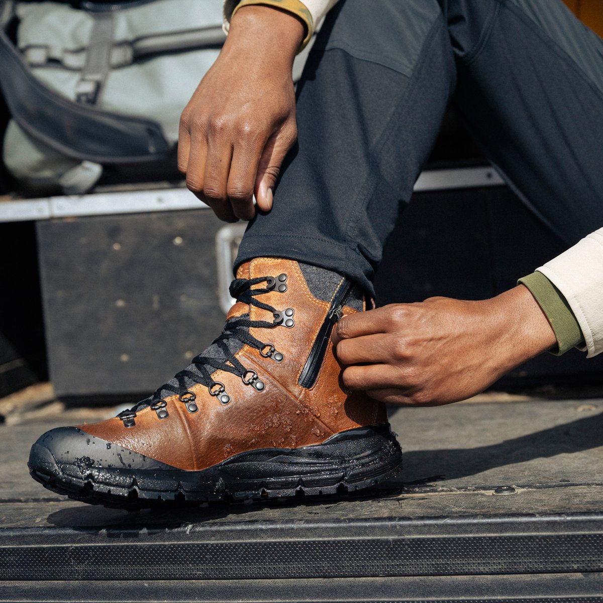 Danner | Arctic 600 Side-Zip Bone Brown/Jet Black 200G