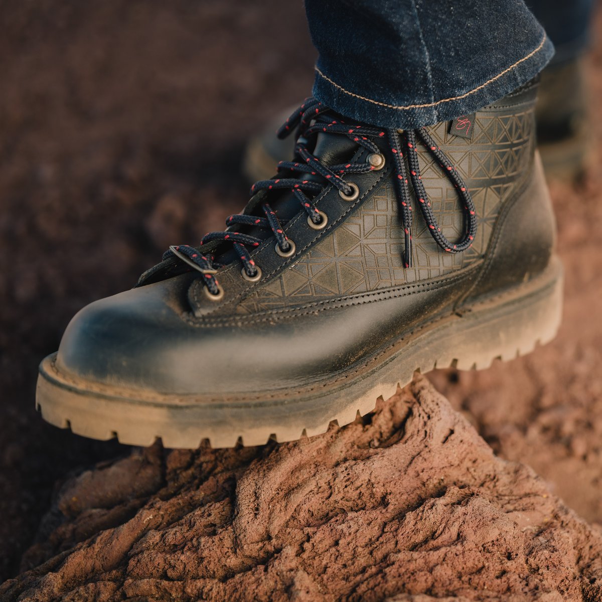 Danner | Danner Light Sig Zane ‘A‘ali‘i Black/Lava Rock