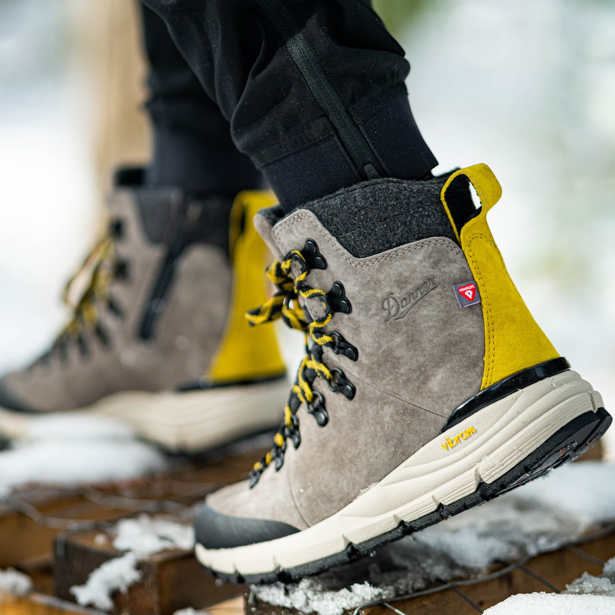 Danner | Arctic 600 Side-Zip Driftwood/Yellow Insulated 200G