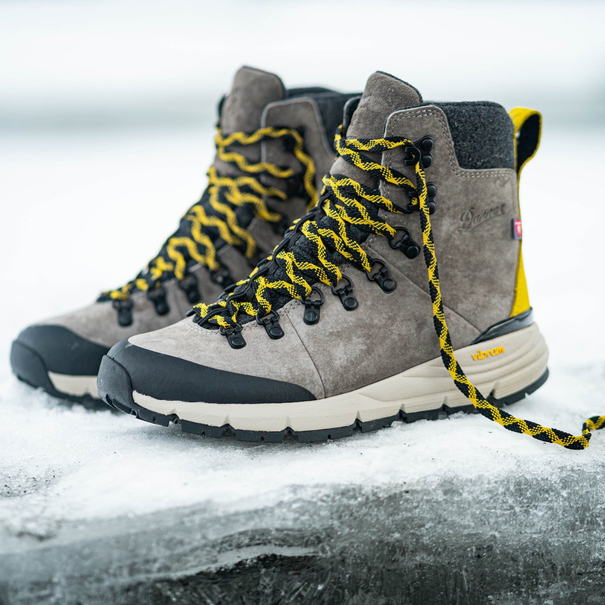 Danner | Arctic 600 Side-Zip Driftwood/Yellow Insulated 200G